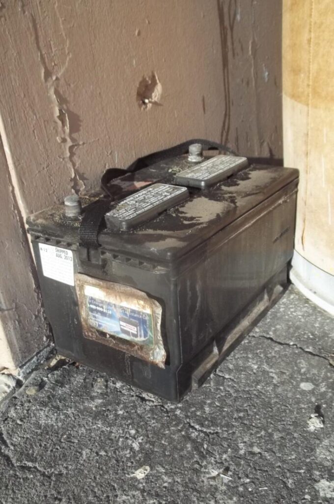 Liquid lead acid battery