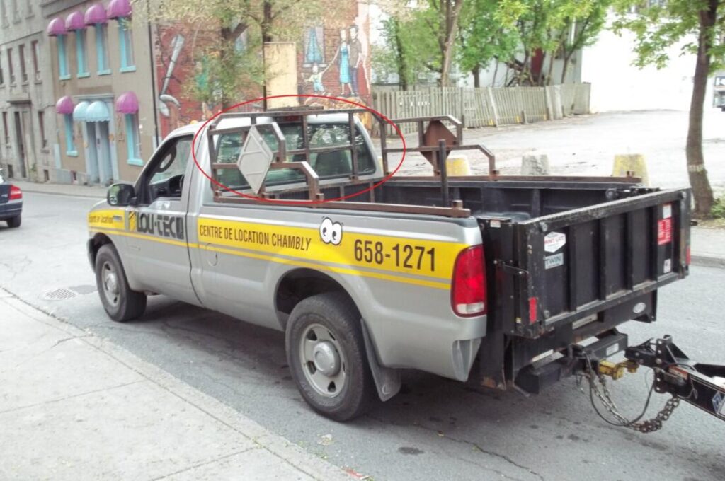 Commercial motor vehicle with headache rack