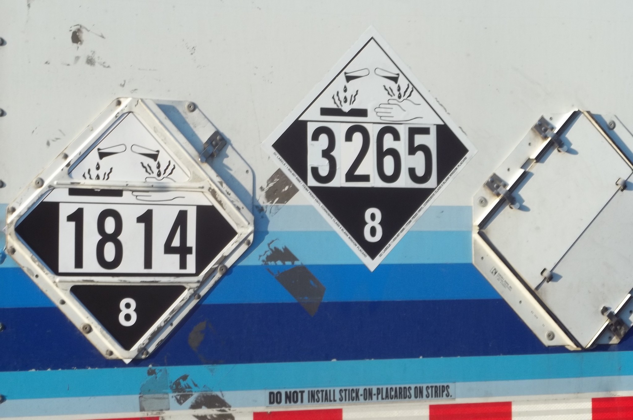 q-a-must-i-display-the-hazmat-identification-number-on-the-placard