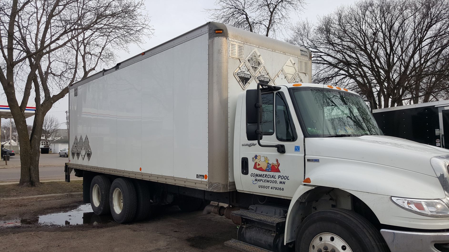 Display of Class 8 placards on straight truck